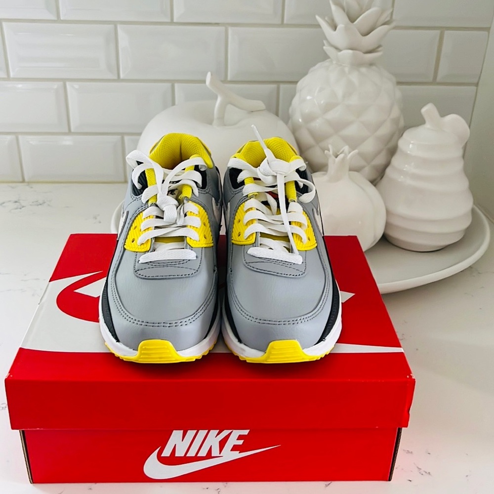 Nike Air Max 90 Smile Face 😃 - Picture 2 of 15